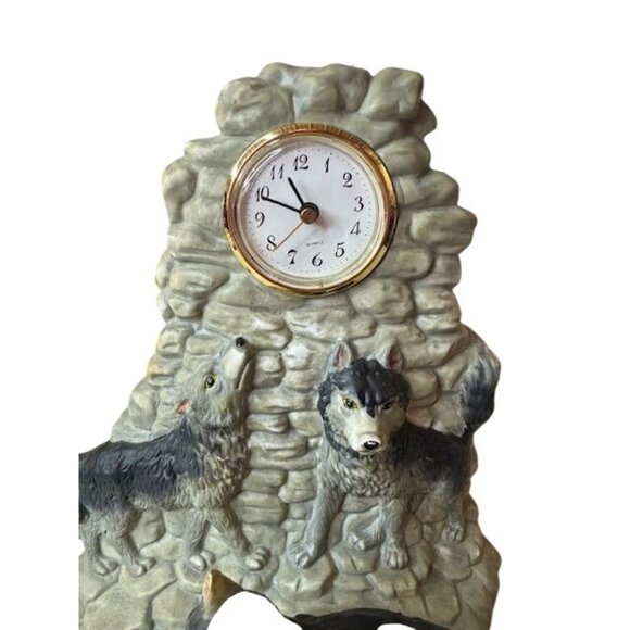 Wolf Figurine Quartz Clock On Stone Base With Three Wolves - Picture 2 of 9